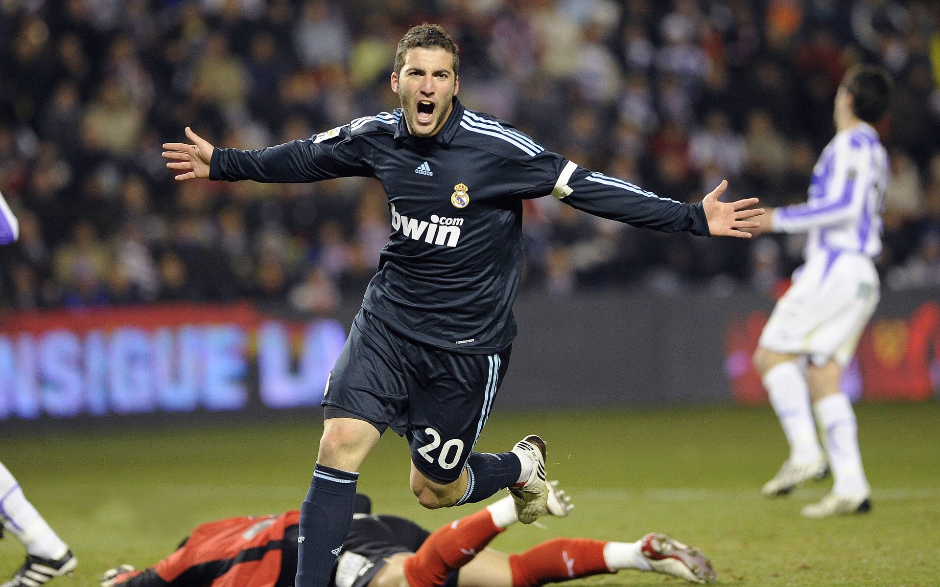 奥利维耶爆发，秘鲁硬仗，当草根足球在曼城主场写下现代神话