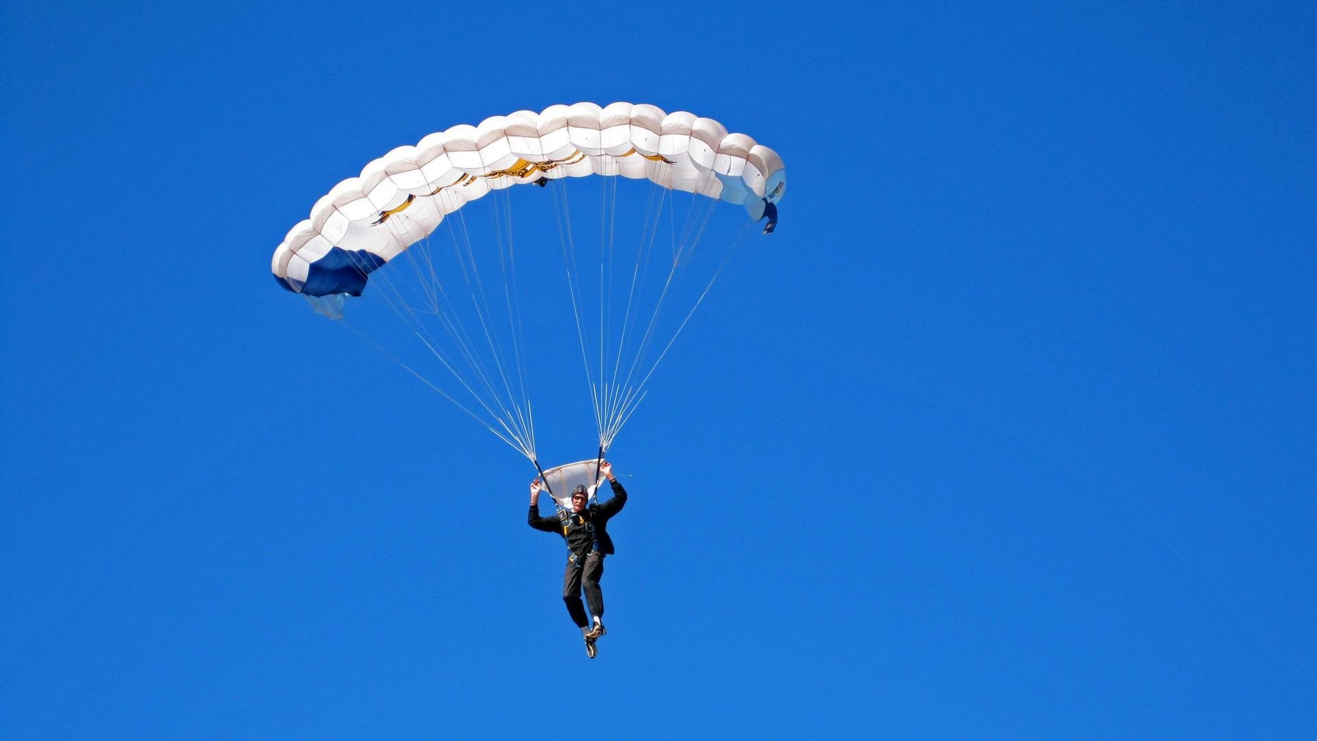 奇才淘汰赛过关快船，当乔治从背景板蜕变为关键先生